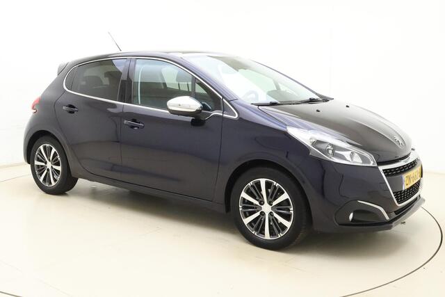 Peugeot 208 1.2 PureTech Allure | Trekhaak | Achteruitrijcamera | Panoramadak | Navigatie | Airco | Climate control | Bluetooth koppeling