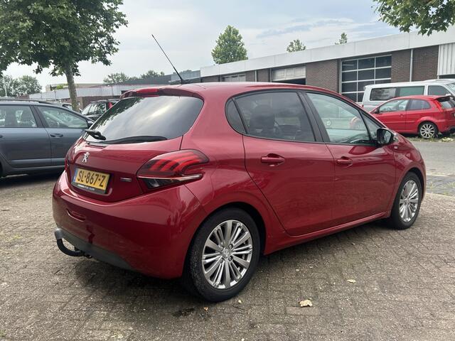 Peugeot 208 1.2 PT Blue Lease