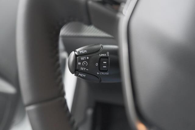 Peugeot 208 1.2 PureTech Style | Parkeersensoren | Navigatie | Apple Carplay