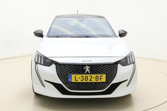 Peugeot 208 1.2 PureTech GT | Afneembare Trekhaak | Achteruitrijcamera | Panoramadak | Cruise control | Airco | Stoelverwarming | Climate control | Interieurverlichting | Stuurbediening | Sportstuurwiel |