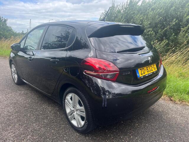 Peugeot 208 1.2 PureTech Signature