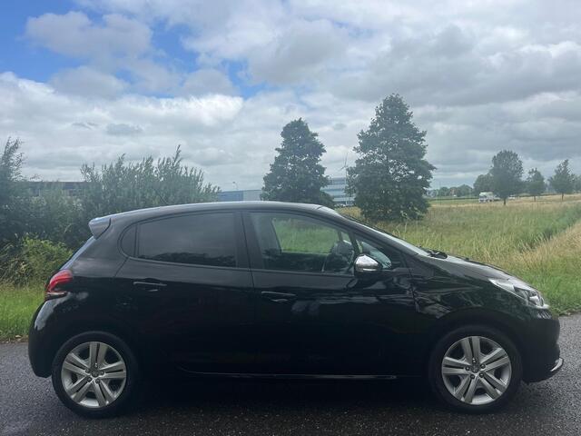 Peugeot 208 1.2 PureTech Signature
