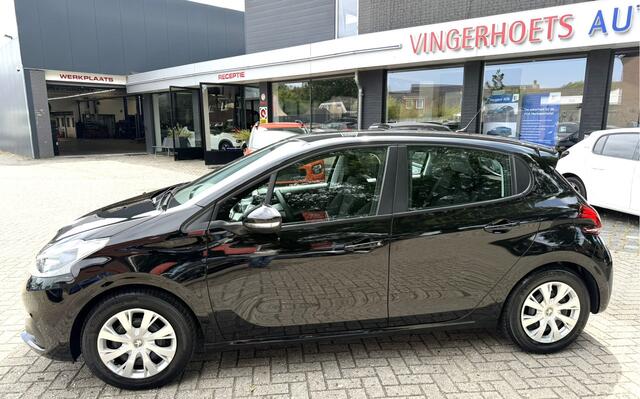 Peugeot 208 Benzine 1.200 Luxe 5-Deurs * Navigatie * Airco * Trekhaak * DAB Radio * Cruise Control * Zwart * NAP Kilometer Autopas * Vingerhoets; Vierde Generatie Eersteklas Service. Al meer dan 100 jaar een begrip in de Brabantse Kempen