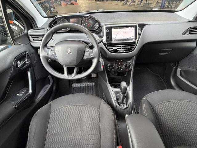 Peugeot 208 Benzine 1.200 Luxe 5-Deurs * Navigatie * Airco * Trekhaak * DAB Radio * Cruise Control * Zwart * NAP Kilometer Autopas * Vingerhoets; Vierde Generatie Eersteklas Service. Al meer dan 100 jaar een begrip in de Brabantse Kempen
