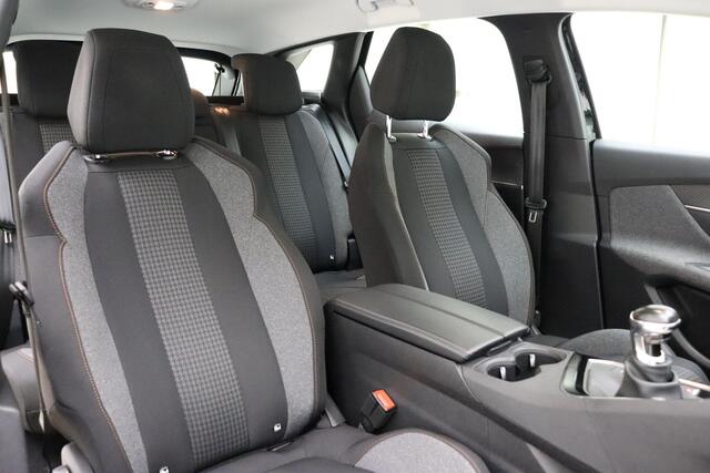 Peugeot 3008 1.2 PureTech Blue Lease Active 130 PK | Handgeschakeld | Trekhaak | Licht metalen velgen | Camera | Parkeersensor | Cruise Control | Navigtie | 1e eigenaar