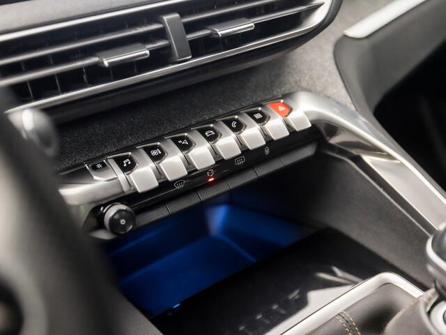 Peugeot 3008 1.2 PureTech GT Line (APPLE CARPLAY, GROOT NAVI, KEYLESS, LEDER, SFEERVERLICHTING, 360 CAMERA, SPORTSTOELEN, GETINT GLAS, LED KOPLAMPEN, LANE ASSIST, NIEUWSTAAT)