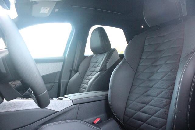 Peugeot 3008 1.6 plug-in Hybrid 195PK GT | LEDEREN BEKLEDING | PANORAMISCH SCHUIF/KANTEL DAK | FOCAL AUDIO SYSTEM | ELEKTRISCH BEDIENBARE VOORSTOELEN MET GEHEUGEN/MASSAGE FUNCTIE | STOEL VENTILATIE | STOEL/STUUR VERWARMING | NAVIGATIE | DRAADLOZE APPLE CARPLAY/ANDROID