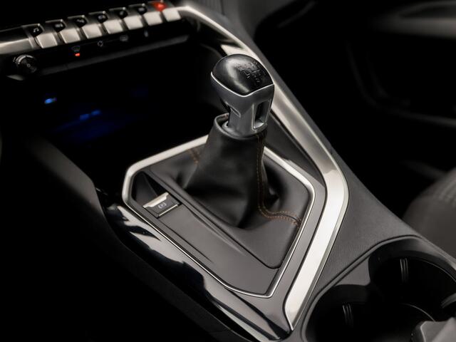 Peugeot 3008 1.2 PureTech Sport (APPLE CARPLAY, GROOT NAVI, LANE ASSIST, SPORTSTOELEN, PARKEERSENSOREN, TREKHAAK, NIEUWE APK, NIEUWSTAAT)