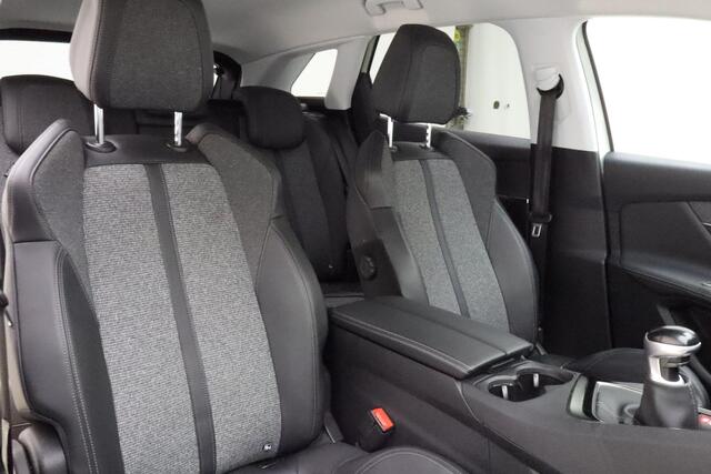 Peugeot 3008 1.2 PureTech Crossway 130 PK | Navigatie | Camera | Climate contro| Keyless | Lichtmetalen velgen | Extra getint glas | Cruise control