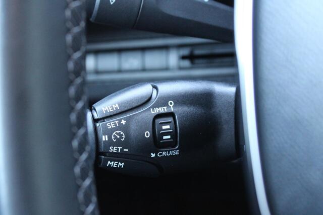 Peugeot 3008 1.2 PureTech Blue Lease Premium 130pk Achteruitrijcamera | Elektrische Achterklep | Climate control | Zwarte Velgen