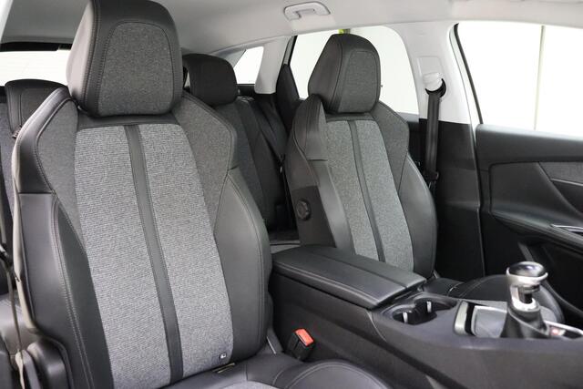 Peugeot 3008 1.2 PureTech Blue Lease Premium 130 PK | Handgeschakeld | Handsfree Achterklep | Draadloze telefoonlader | Climate Control | Start/stop | Navigatie | Cruise Control