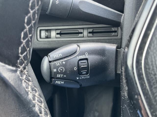 Peugeot 3008 1.2 PureTech Allure Trekhaak Cruise PDC Carplay Digitaal Clima Hoogzitter!