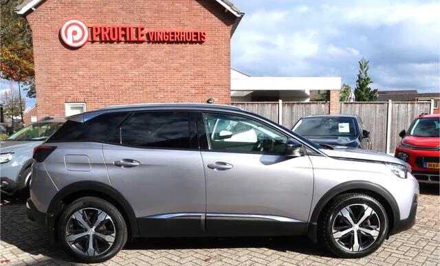 Peugeot 3008 130 Pk. Luxe Allure * Open Schuifdak * Trekhaak * Navigatie * Keyless Entry & Start Button * 19" L.M.Velgen * 1/2 Lederen Interieur * Vingerhoets; Vierde Generatie Eersteklas Service. Al meer dan 100 jaar een begrip in de Brbantse Kempen,
