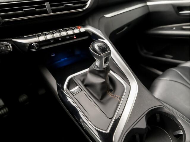 Peugeot 3008 1.2 PureTech Sport (APPLE CARPLAY, GROOT NAVI, LEDEREN SPORTSTOELEN, STOELVERWARMING, GETINT GLAS, 360 CAMERA, TREKHAAK, LANE ASSIST, DAB+, NIEUWE APK, NIEUWSTAAT)