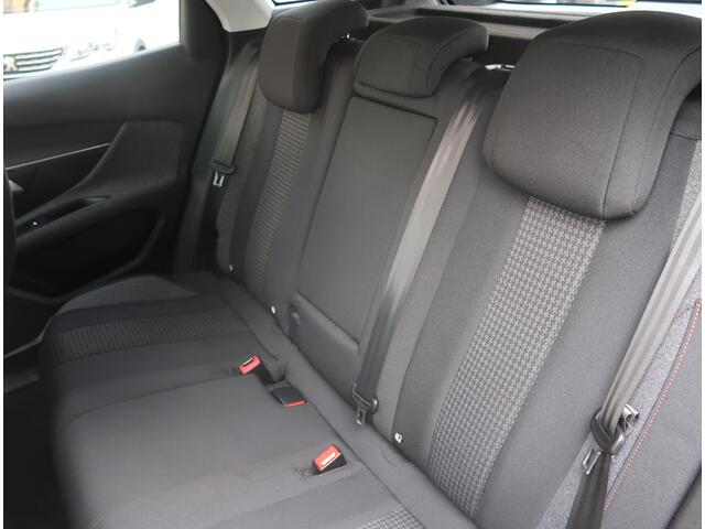 Peugeot 3008 Benzine 130 Pk. Luxe Active * Navigatie * Achteruitrij Camera * Climate & Cruise Control * L.M. Velgen * Ook Apple Carplay / Android Auto * Vingerhoets; Vierde Generatie Eersteklas Service, al meer dan 100 jaar een begrip in de Brabantse Kempen.