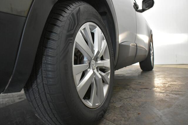 Peugeot 3008 1.2 PureTech Blue Lease Executive Trekhaak Navi Parkeersensoren