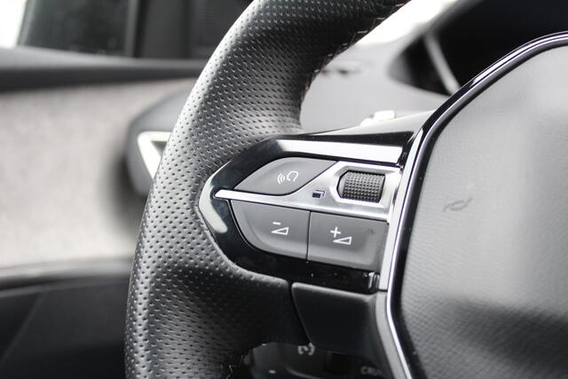 Peugeot 3008 1.6 HYbrid 225 GT | Nachtzicht | Panoramadak | Trekhaak | Navigatie | Camera | BLIS