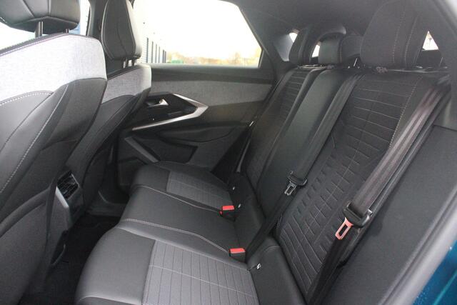 Peugeot 3008 1.2 Hybrid 145PK ALLURE | 360° CAMERA | KEYLESS ENTRY/START | STUUR VERWARMING | ALARM | DODEHOEK DETECTIE | 19" LICHTMETALEN VELGEN | NAVIGATIE | DRAADLOZE APPLE CARPLAY/ANDROID AUTO | ADAPTIVE CRUISE CONTROL | CLIAMTE CONTROL | PARKEERSENSOREN VOOR EN A