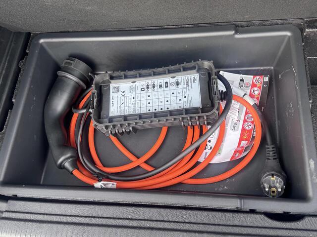 Peugeot 3008 1.6 HYbrid 225 Allure Pack Business PHEV PLUG-IN HYBRIDE | STOELVERWARMING | ADAPTIEVE CRUISE | KEYLESS ENTRY & START | DODEHOEK | CAMERA | VEEL OPTIES | RIJKLAAR GELEVERD MET 12 MND BOVAG GARANTIE