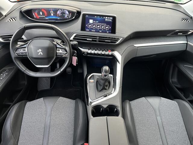 Peugeot 3008 PureTech 130 Allure | Navigatie | Trekhaak afneembaar |