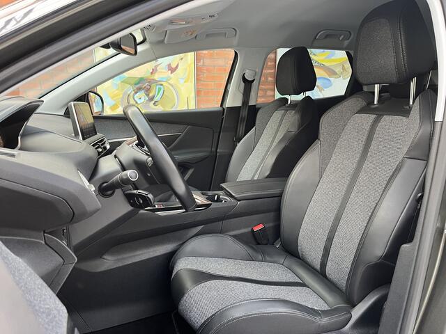 Peugeot 3008 PureTech 130 Allure | Navigatie | Trekhaak afneembaar |