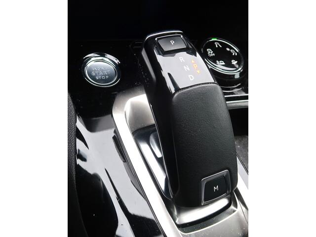 Peugeot 3008 130 Pk Benzine * AUTOMAAT * Luxe Allure * JNL-24-R * Navigatie * Trekhaak * Open Schuifdak * Parkeer Camera Voor- & Achterzijde * Keyles entry & Start Button * 1/2 Lederen Interieur * Climate & Cruise Control * Apple Carplay / Android Auto * Vingerhoets;