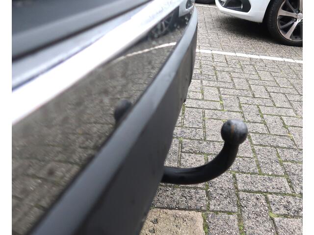 Peugeot 3008 130 Pk Benzine * AUTOMAAT * Luxe Allure * JNL-24-R * Navigatie * Trekhaak * Open Schuifdak * Parkeer Camera Voor- & Achterzijde * Keyles entry & Start Button * 1/2 Lederen Interieur * Climate & Cruise Control * Apple Carplay / Android Auto * Vingerhoets;