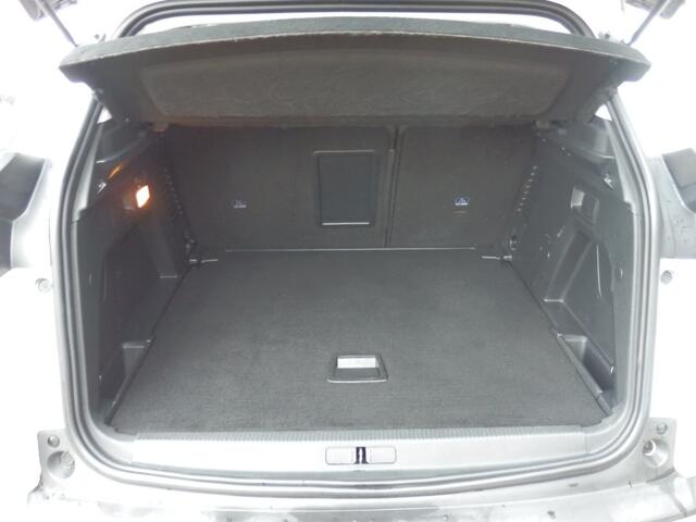 Peugeot 3008 1.2 PURETECH ALLURE trekhaak/19inch alu/airco