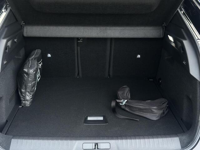 Peugeot 3008 1.6 plug-in Hybrid 195 Allure | Trekhaak | Parkeercamera/-sensoren | Draadloze telefoonlader | Apple Carplay/Android Auto | Full LED | Navigatie | Adaptive Cruise Control | Keyless Entry/Start | Verwarmd stuurwiel |