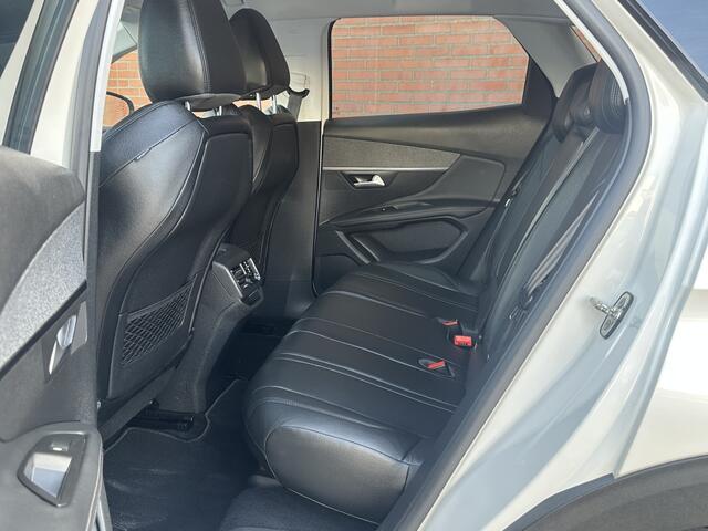 Peugeot 3008 1.2 PureTech Allure 130PK Automaat Leder Carplay