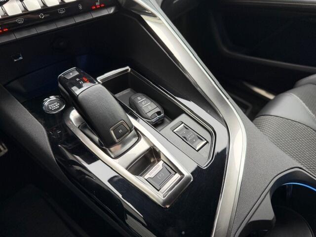 Peugeot 3008 1.2 PT GT Line / 1 JAAR GARANTIE / Stoelverwarming/ Apple Carpla