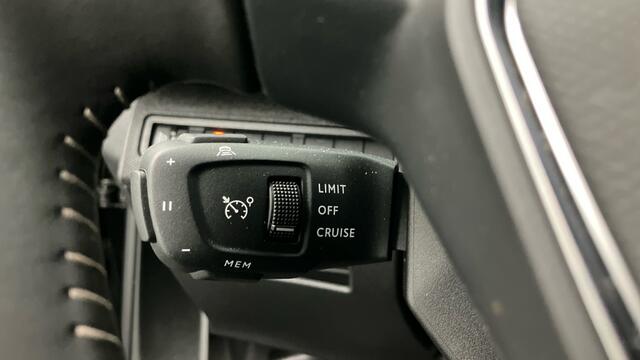 Peugeot 3008 Hybrid | 180 PK | Cruise Control | Navigatie |