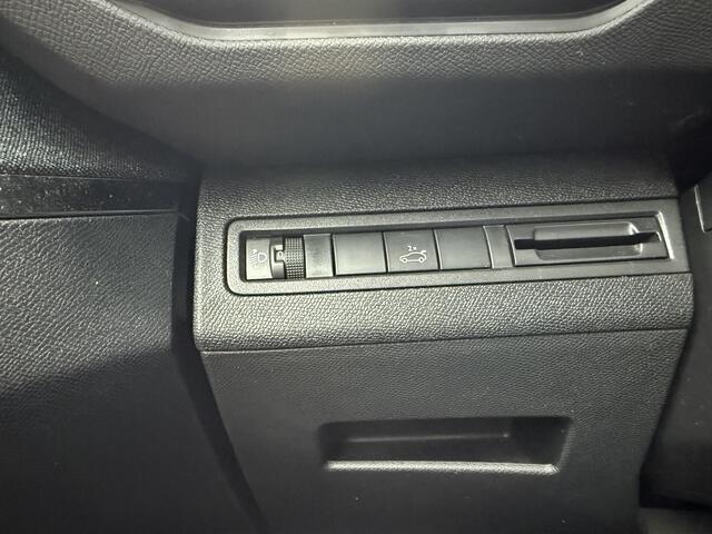 Peugeot 3008 BWJ 2020 1.2 PureTech 131 PK Blue Lease Premium Avantage AUTOMAAT | TREKHAAK | HALF LEDER | ADAPTIVE CRUISE | ELEKR. ACHTERKLEP | 360 CAMERA | CARPLAY + ANDROID | NAVI | CLIMA | LMV | PDC