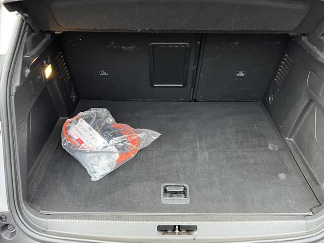 Peugeot 3008 1.6 HYbrid 180 Allure Pack Business VAN: ¤29.900,- VOOR: ¤26.877,- UW EINDEJAARSVOORDEEL: ¤3.023| PHEV PLUG-IN HYBRIDE| 10.000KM!!| DODE HOEK| CAMERA|ADAPTIVE CRUISE| CARPLAY/ ANDROID AUTO