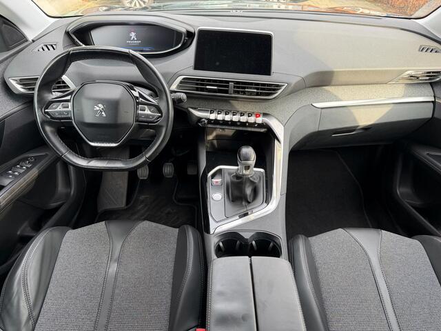 Peugeot 3008 1.2 PureTech Allure | Apple Carplay/Android Auto | 18" Lmv | All season banden |