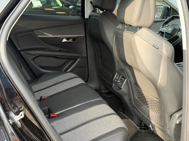 Peugeot 3008 1.2 PureTech Allure | Apple Carplay/Android Auto | 18" Lmv | All season banden |