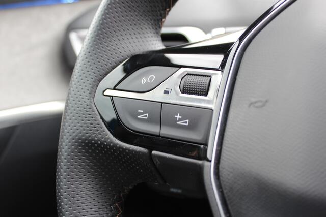 Peugeot 3008 1.6 HYbrid 225 GT | Panoramadak | All-season | BLIS | Adaptieve Cruise | Navigatie