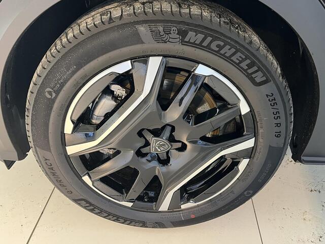 Peugeot 3008 1.6 plug-in Hybrid 195 GT alcantara executive interior, on board charger 7.4KW, 360 vision & drive Assist Pack GT Panoramisch schuifdak