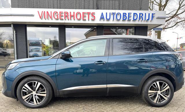 Peugeot 3008 130 Pk. * Automaat * Benzine Allure * Navigatie * 1/2 Lederen Interieur * Adpative Cruise Control * Achteruitrij Parkeer Camera * L.M.Velgen * Vingerhoets; Vierde Generatie Eersteklas Service. Al meer dan 100 jaar een begrip in de Brabantse Kempen.