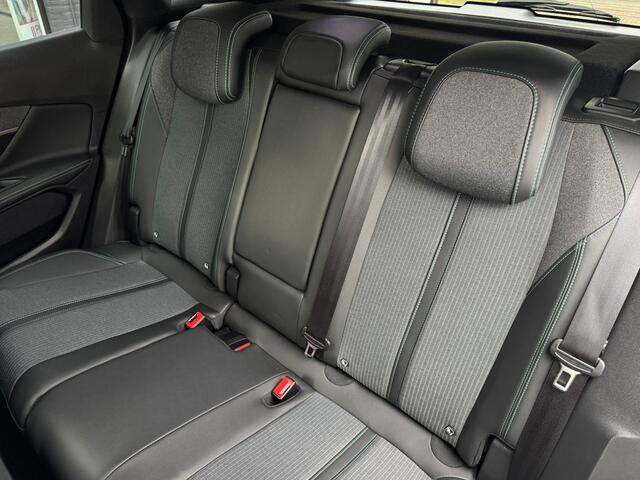 Peugeot 3008 130 Pk. * Automaat * Benzine Allure * Navigatie * 1/2 Lederen Interieur * Adpative Cruise Control * Achteruitrij Parkeer Camera * L.M.Velgen * Vingerhoets; Vierde Generatie Eersteklas Service. Al meer dan 100 jaar een begrip in de Brabantse Kempen.