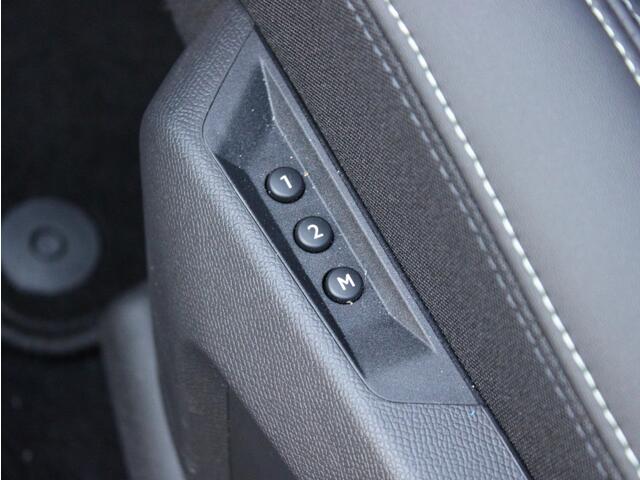 Peugeot 3008 e-3008 Launch Edition 325pk Dual Motor 73 kWh | Camera/Leder/4WD/Focal