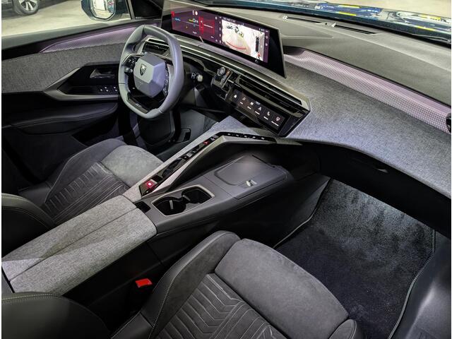 Peugeot 3008 e-3008 Launch Edition EV Dual Motor 73kWh 325pk | SCHUIF/KANTELDAK | NAVI | 360° CAMERA | FOCAL® HI-FI | ELEKTR. A. KLEP | STUUR + STOELVERW. | AGR-STOEL |