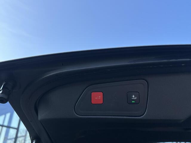 Peugeot 3008 1.6 HYbrid 225 GT PHEV | BLACK OPTIC| FOCAL AUDIO| STOELVERWARMING| CAMERA VOOR+ ACHTER| ADAPTIVE CRUISE CONTROL| DODE HOEK SENSOR| ELEK. ACHTERKLEP| STANDKACHEL