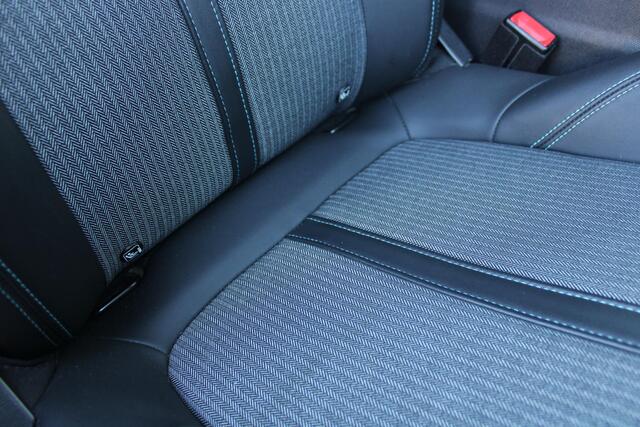 Peugeot 3008 1.6 HYbrid 225 Allure Automaat Plug-in Airco Navi Camera Carplay Nieuwstaat