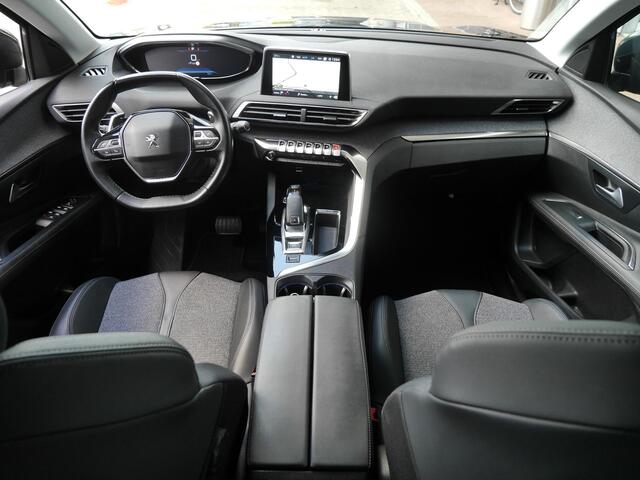 Peugeot 3008 1.2 PureTech Blue Lease Premium | Automaat | Trekhaak | 19 inch lichtmetalen velgen | Elektrisch bedienbare kofferbakklep | Navigatie | Achteruitrijcamera | Draadloze telefoonlader | Keyless entry en start