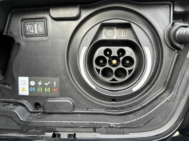 Peugeot 3008 1.6 HYbrid 225 GT Pack Business PANO| BLACK PACK| VAN ¤29.900,- NU VOOR SLECHTS ¤27.877,- Uw LENTEVOORDEEL ¤2.023,-| FOCAL AUDIO| CAMERA VOOR + ACHTER| ADAPTIVE CRUISE| DODE HOEK SENSOR| ELEK. ACHTERKLEP| STOELVERWARMING