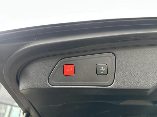 Peugeot 3008 1.6 HYbrid 225 GT Pack Business PANO| BLACK PACK| VAN ¤29.900,- NU VOOR SLECHTS ¤27.877,- Uw LENTEVOORDEEL ¤2.023,-| FOCAL AUDIO| CAMERA VOOR + ACHTER| ADAPTIVE CRUISE| DODE HOEK SENSOR| ELEK. ACHTERKLEP| STOELVERWARMING