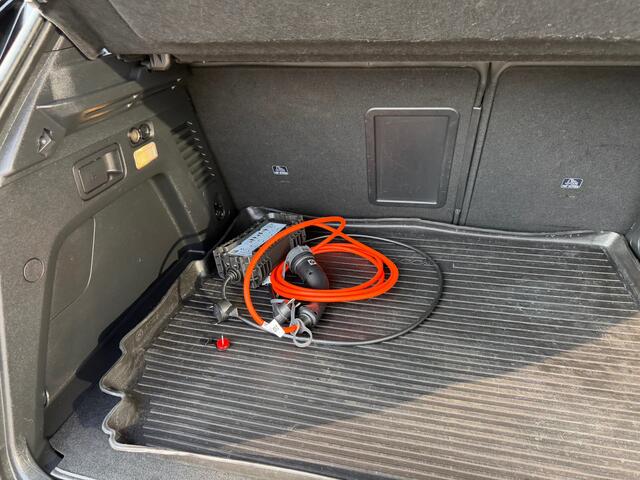 Peugeot 3008 1.6 HYbrid 225 GT Trekhaak | Pano