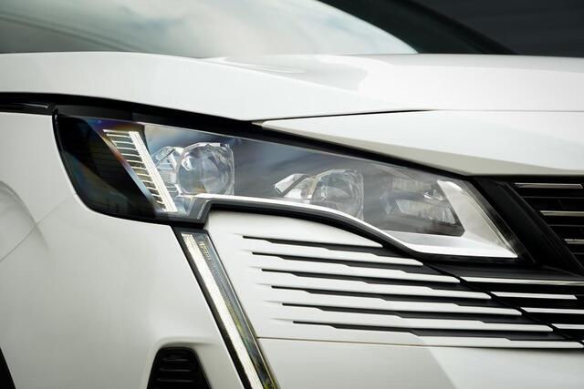 Peugeot 3008 1.6 HYbrid4 300 GT / Pano / Elek Klep / Carplay / Black Pack