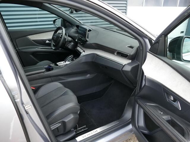 Peugeot 3008 1.2 PureTech GT | 130PK | AUTOMAAT | Stoelverwarming | Trekhaak | Climate Control | Parkeersensoren Rondom | Navigatie | Parkeercamera Achter |